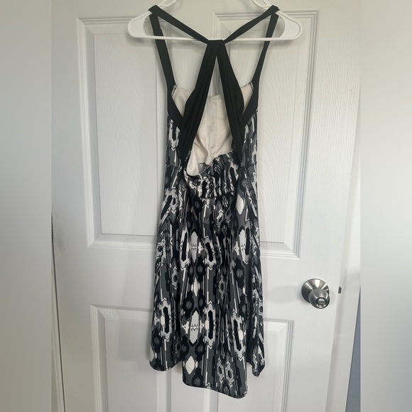 Womens Soybu Ikat active dress with Bra black white cross back Size small EUC - Picture 5 of 12